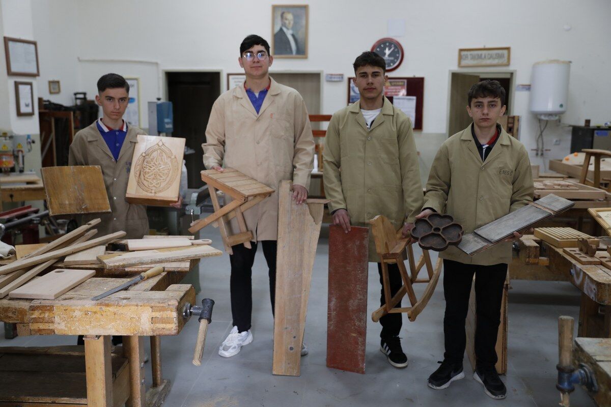 A A 20260426 41213812 41213811 M E S L E K L I S E S I O G R E N C I L E R I E S K I S I R A V E M A S A L A R I Y E N I U R U N L E R E D O N U S T U R U Y O R 1200X800