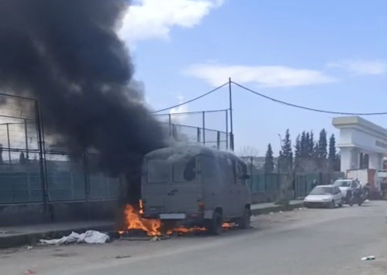 Samsun'da park halindeki minibüs alev aldı! Yangının nedeni şaşırttı