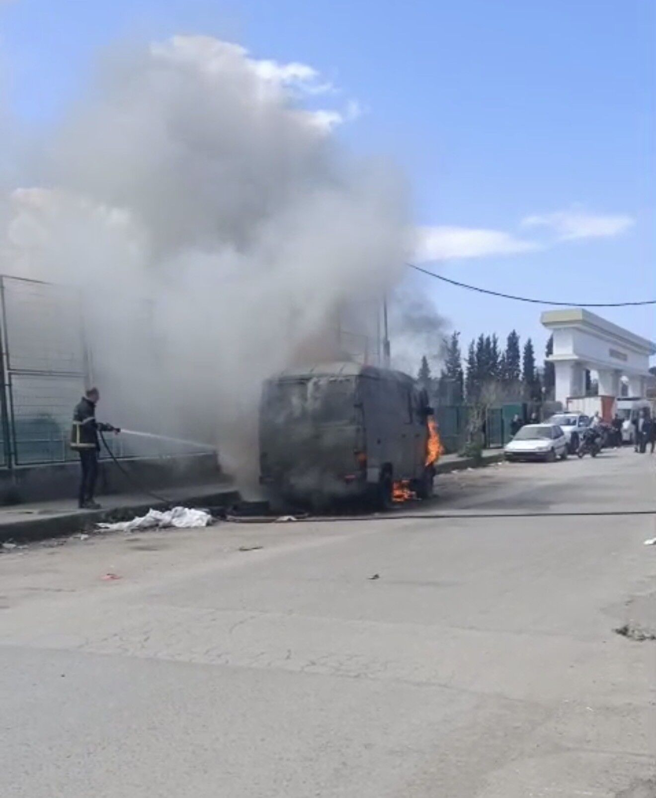 Samsun'da park halindeki minibüs alev aldı! Yangının nedeni şaşırttı
