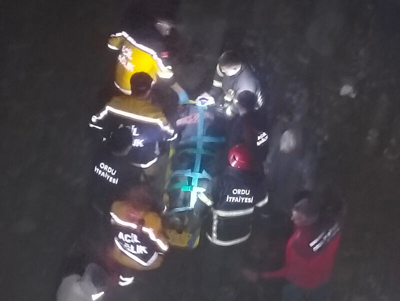 Samsun'da otomobil köprüden uçtu: 2 yaralı