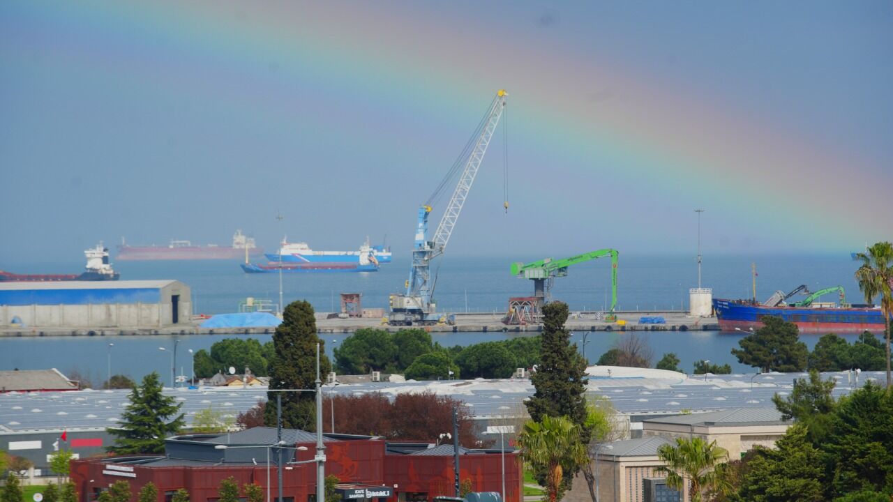 Samsun’da deniz üzerinde gökkuşağı büyüledi!