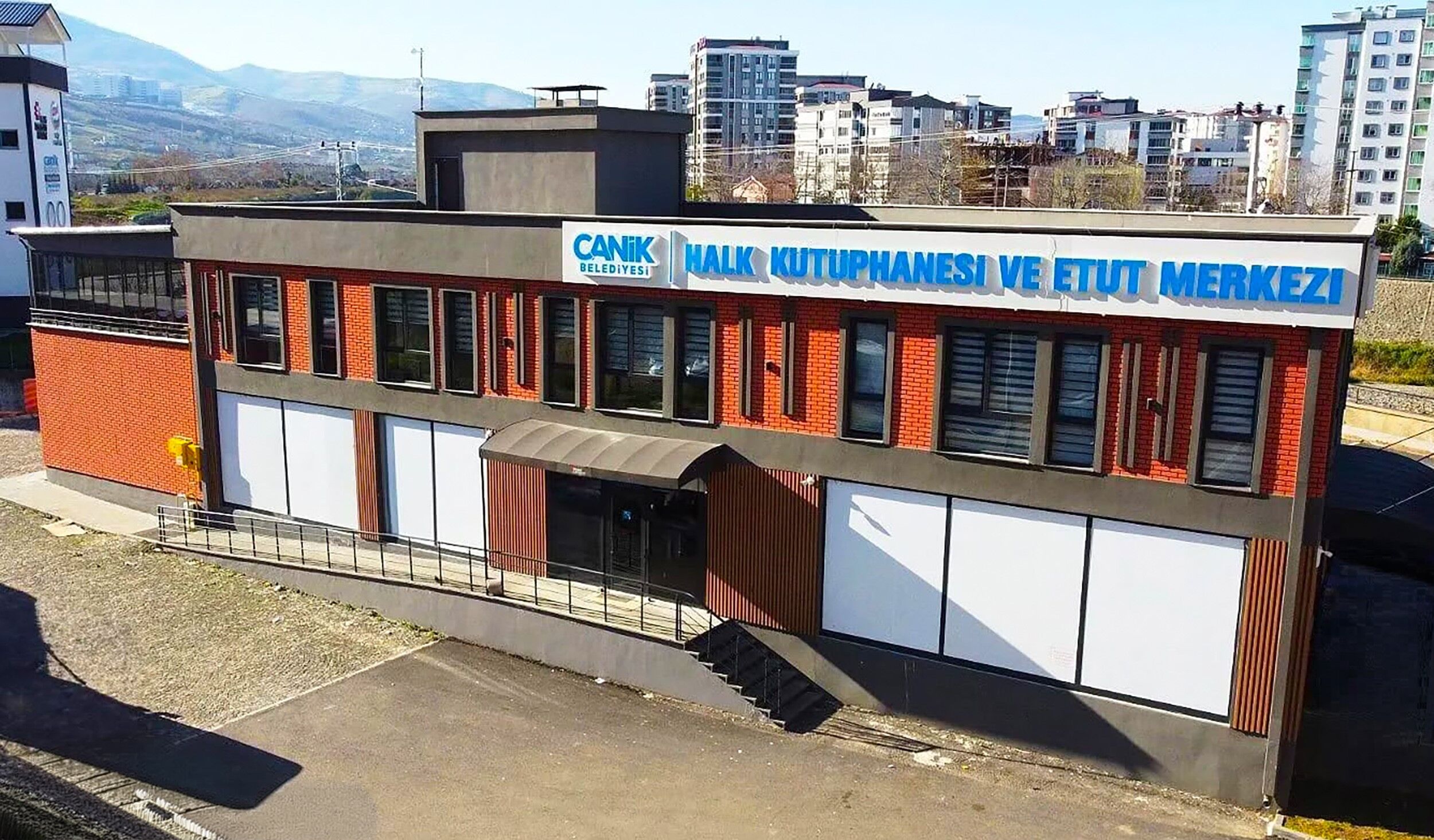 Canik Halk Kütüphanesi gençlerin gözdesi oldu