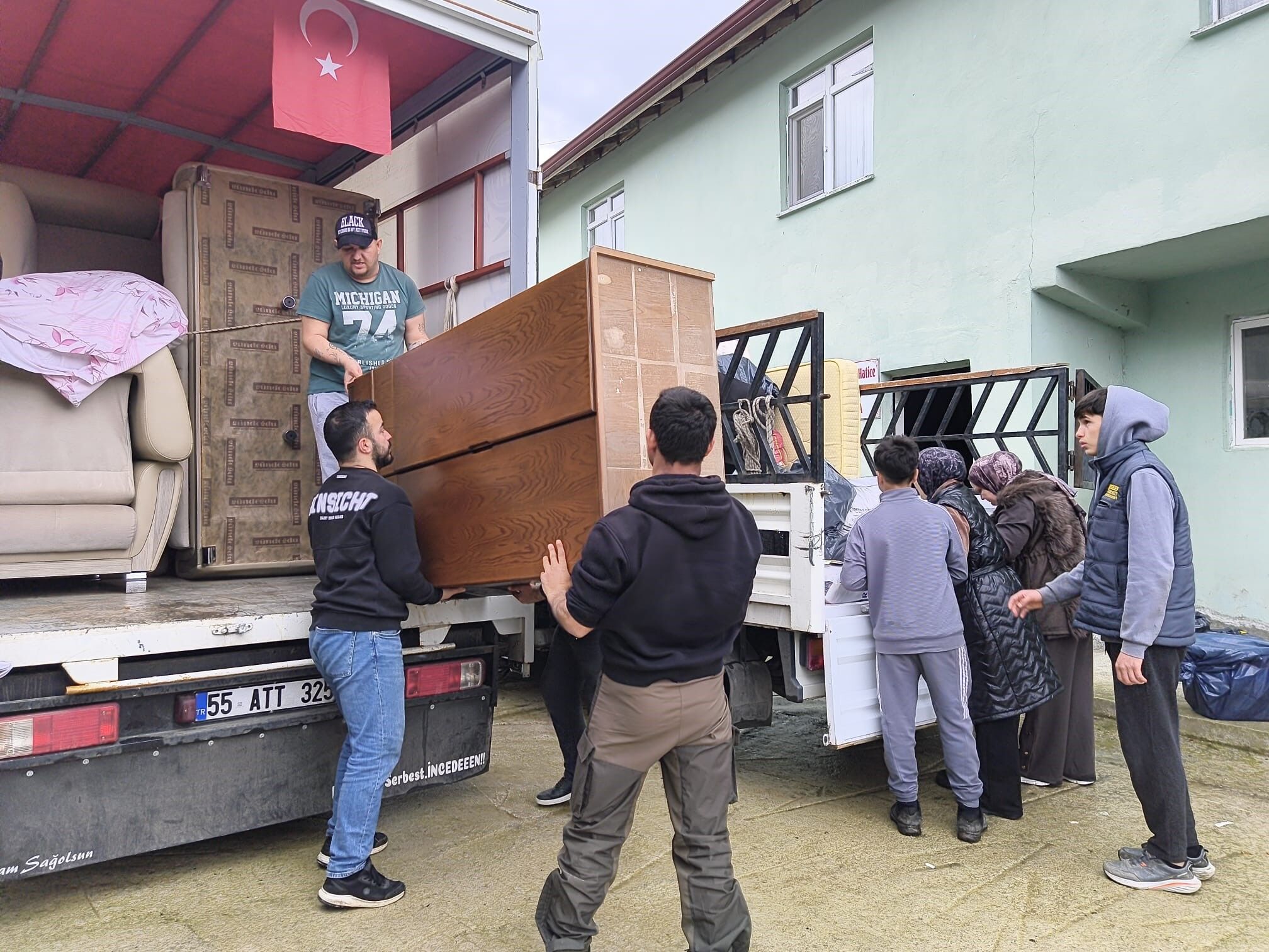 samsun haber. Samsun'da sessiz mahalleye 3 kamyon yardım! Bu mahalle Türkiye'de nadir