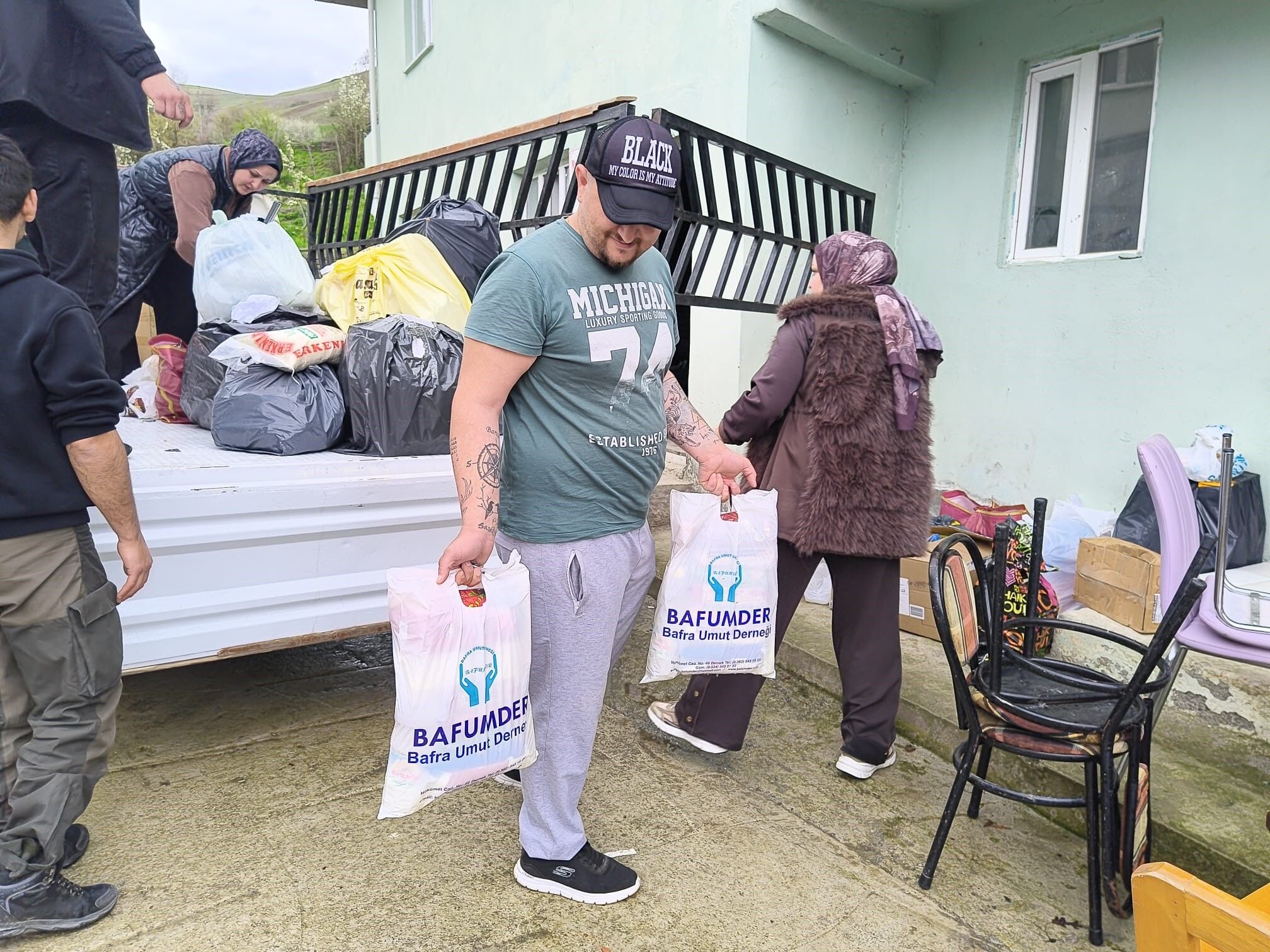 samsun haber. Samsun'da sessiz mahalleye 3 kamyon yardım! Bu mahalle Türkiye'de nadir