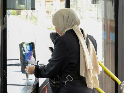 Havza’da tır kazası trafiği felç etti! Yol maden cevheriyle kaplandı