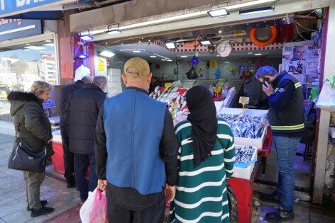 samsun haber: Samsun'da av yasağı öncesi balık tezgahlarında son fırsat! 