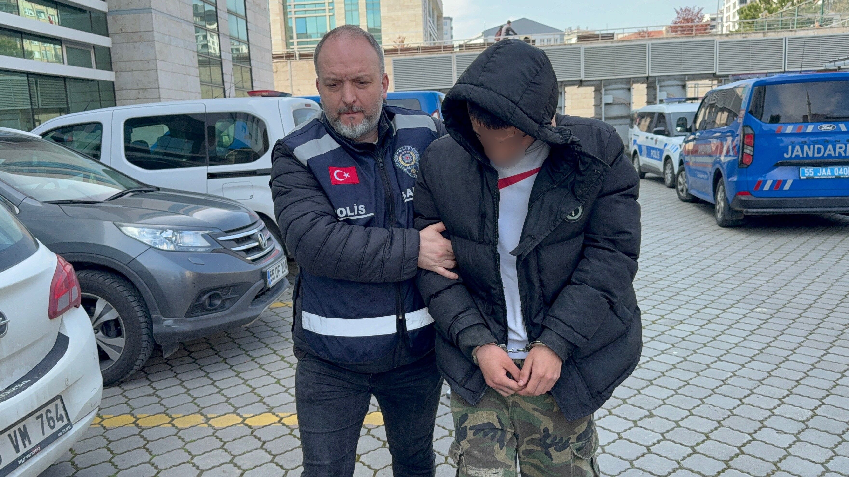 Samsun’da berber salonu savaş alanına döndü!