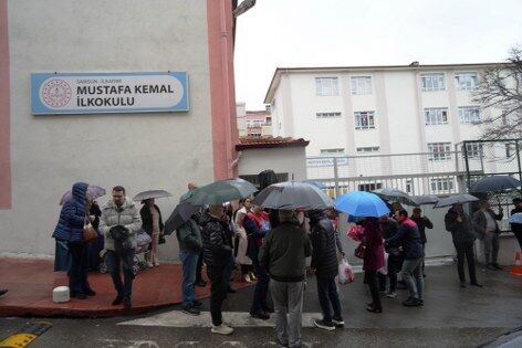 samsun haber. Samsun'da veli sınıfı bastı, eğitim camiası ayağa kalktı! 