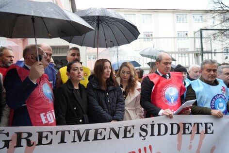 samsun haber. Samsun'da veli sınıfı bastı, eğitim camiası ayağa kalktı! 