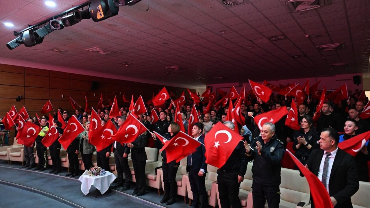 samsun haber: Samsun'da özel öğrencilerden polislere anlamlı gösteri