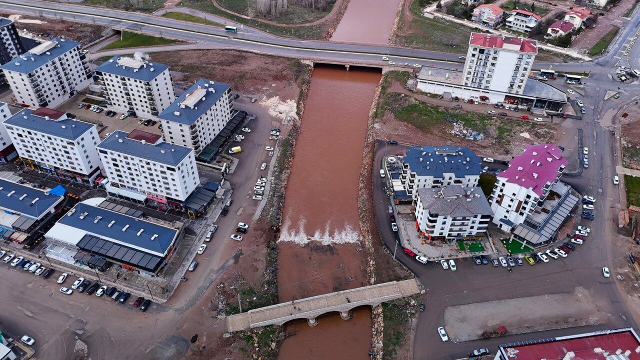 Kızılırmak kızıla büründü! Doğa olayı hayran bıraktı