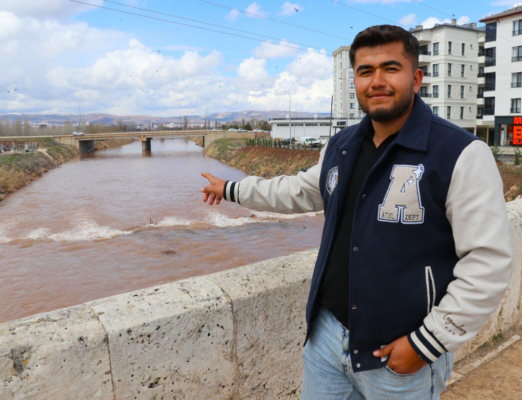 Kızılırmak kızıla büründü! Doğa olayı hayran bıraktı