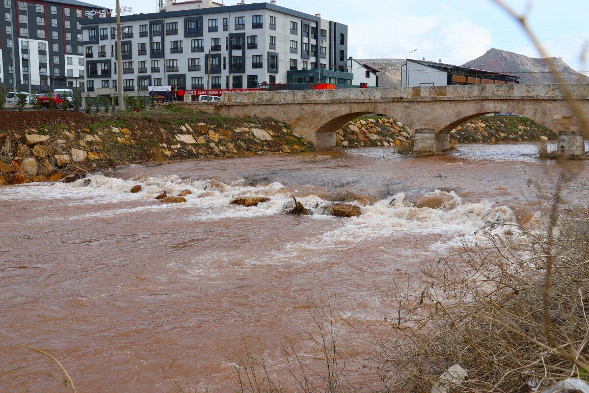 Kızılırmak kızıla büründü! Doğa olayı hayran bıraktı