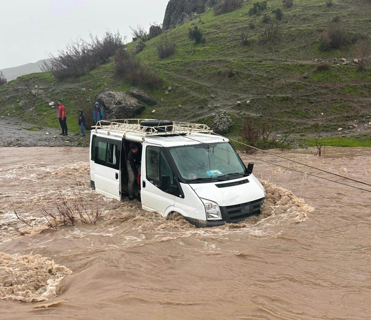 Sel ortasında ölüm! Naime Gölbaşı hayatını kaybetti