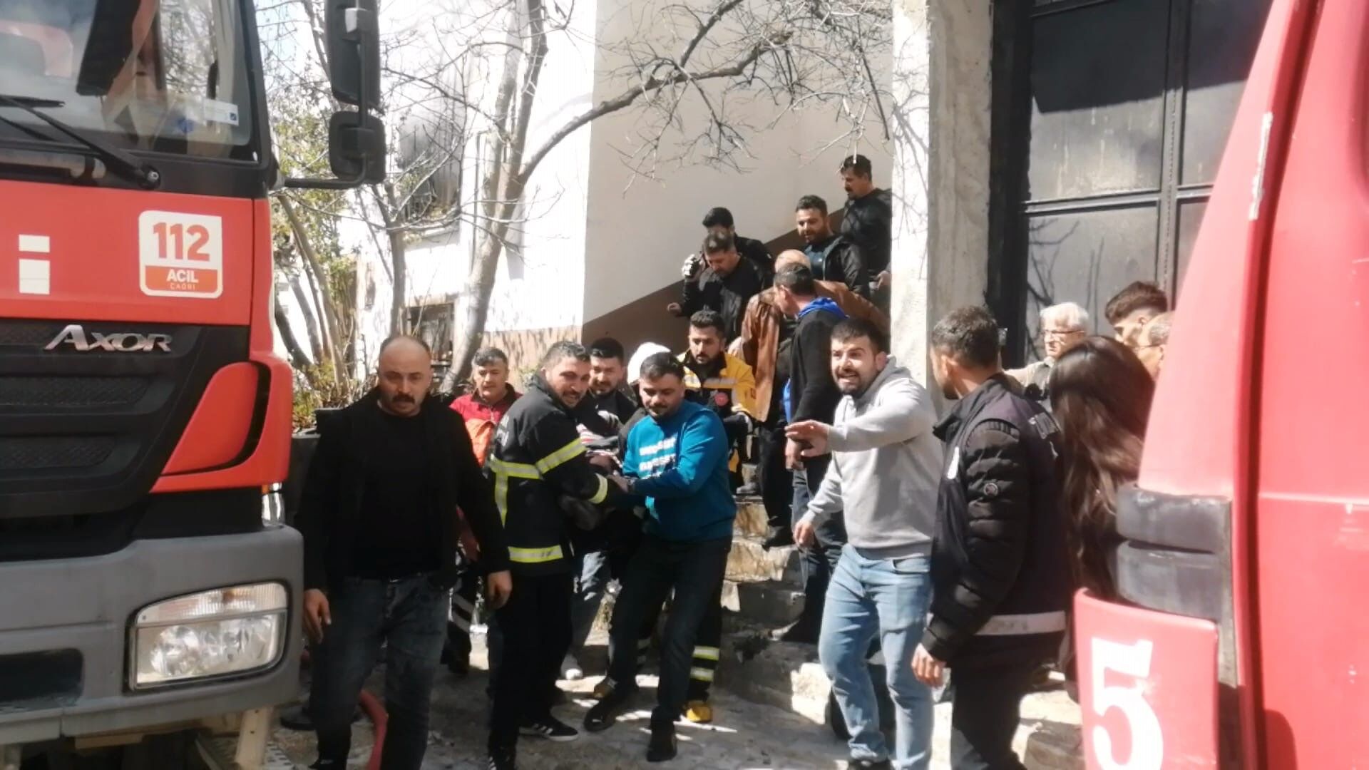 Tokat'ta alevlerin ortasına daldı! Yardım etmek isterken canından oluyordu