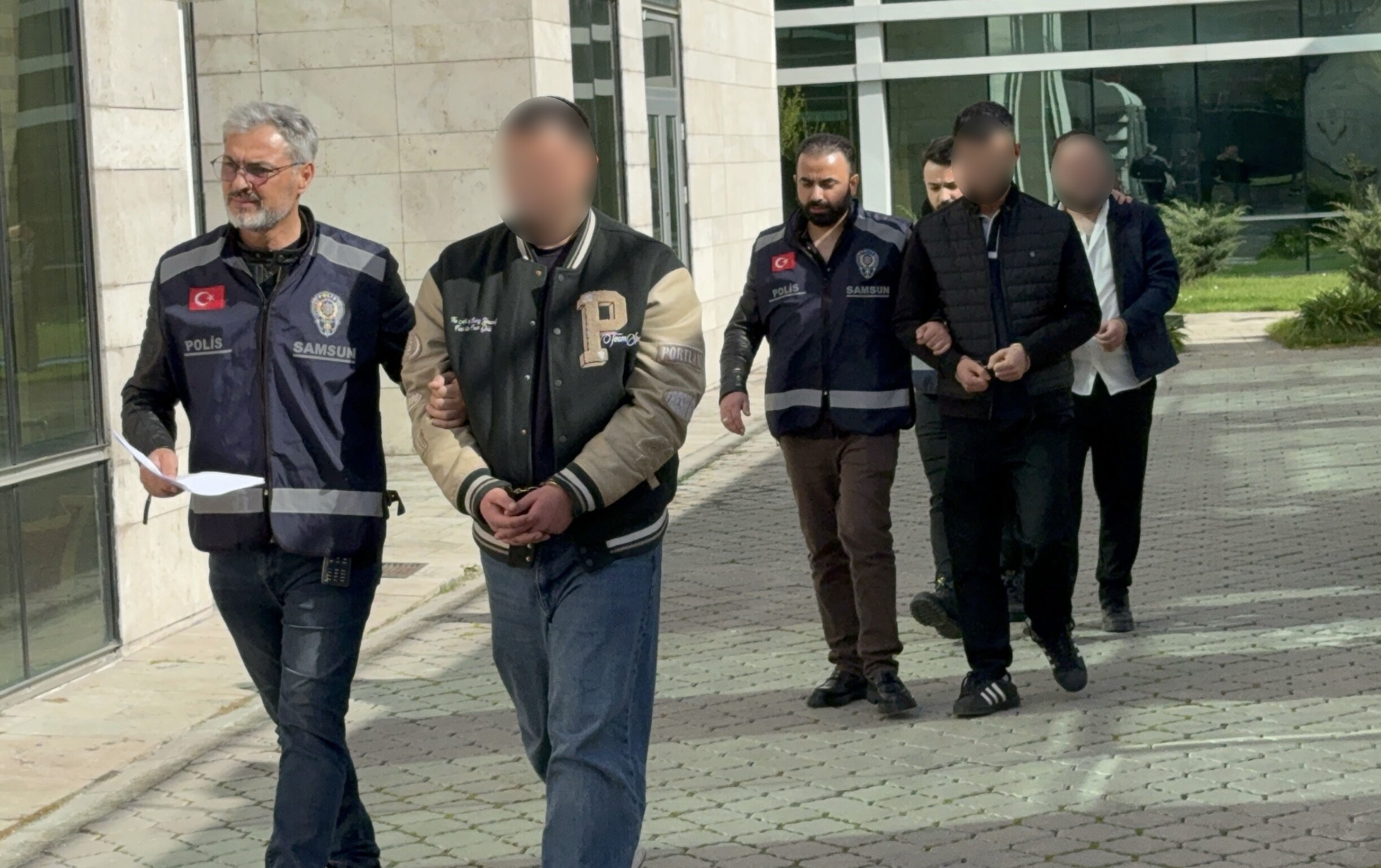 Samsun'da film gibi olay! Gece kurşunladılar, sabah teslim oldular