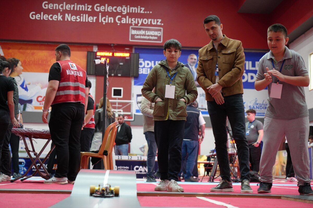 Samsun'da teknoloji rüzgarı! Robotlar birincilik için yarıştı