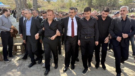 Türkiye bu vedayla sarsıldı: 4 can yan yana toprağa verildi