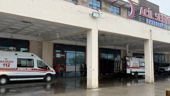 Okul bahçesine yıldırım düştü! 2 çocuk hayatını kaybetti 