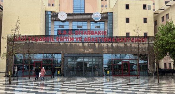 Okul bahçesine yıldırım düştü! 2 çocuk hayatını kaybetti 