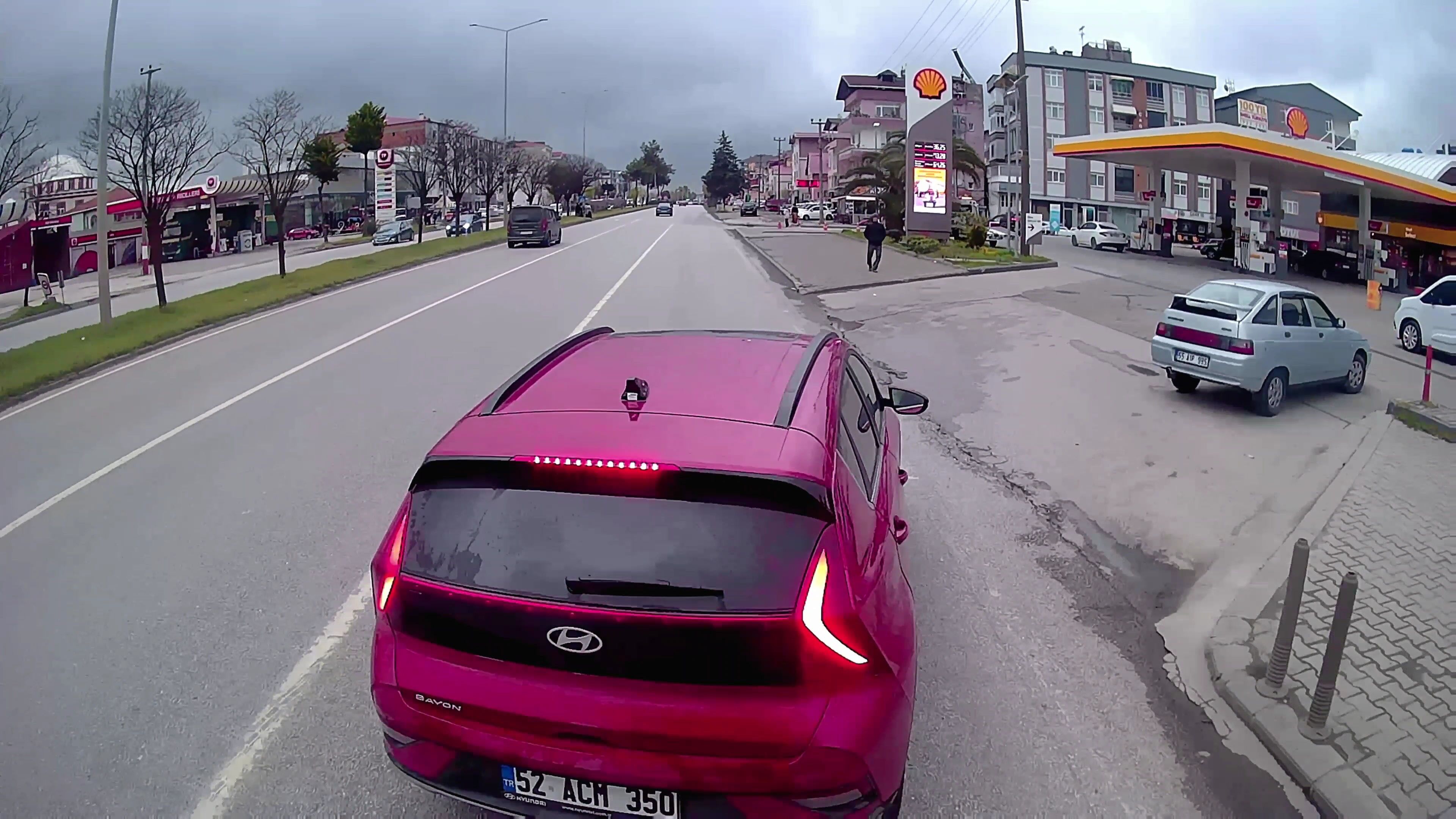 40 tonluk tırın önüne kırdı: Samsun’da yürekler ağza geldi!