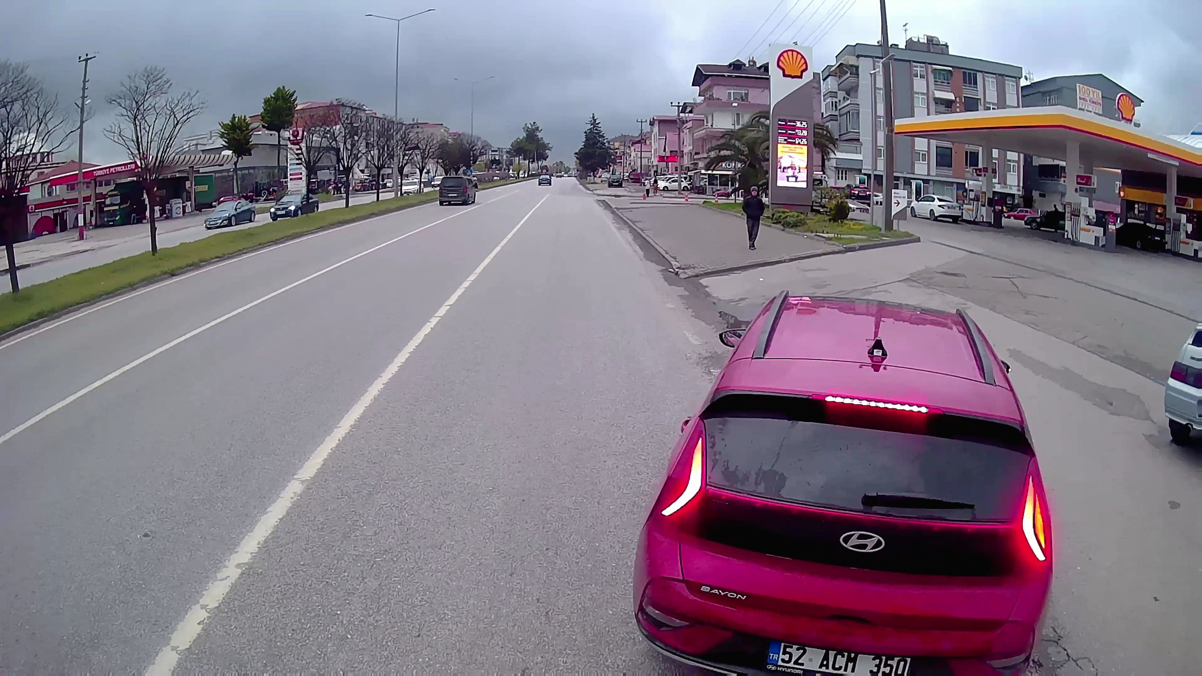 40 tonluk tırın önüne kırdı: Samsun’da yürekler ağza geldi!