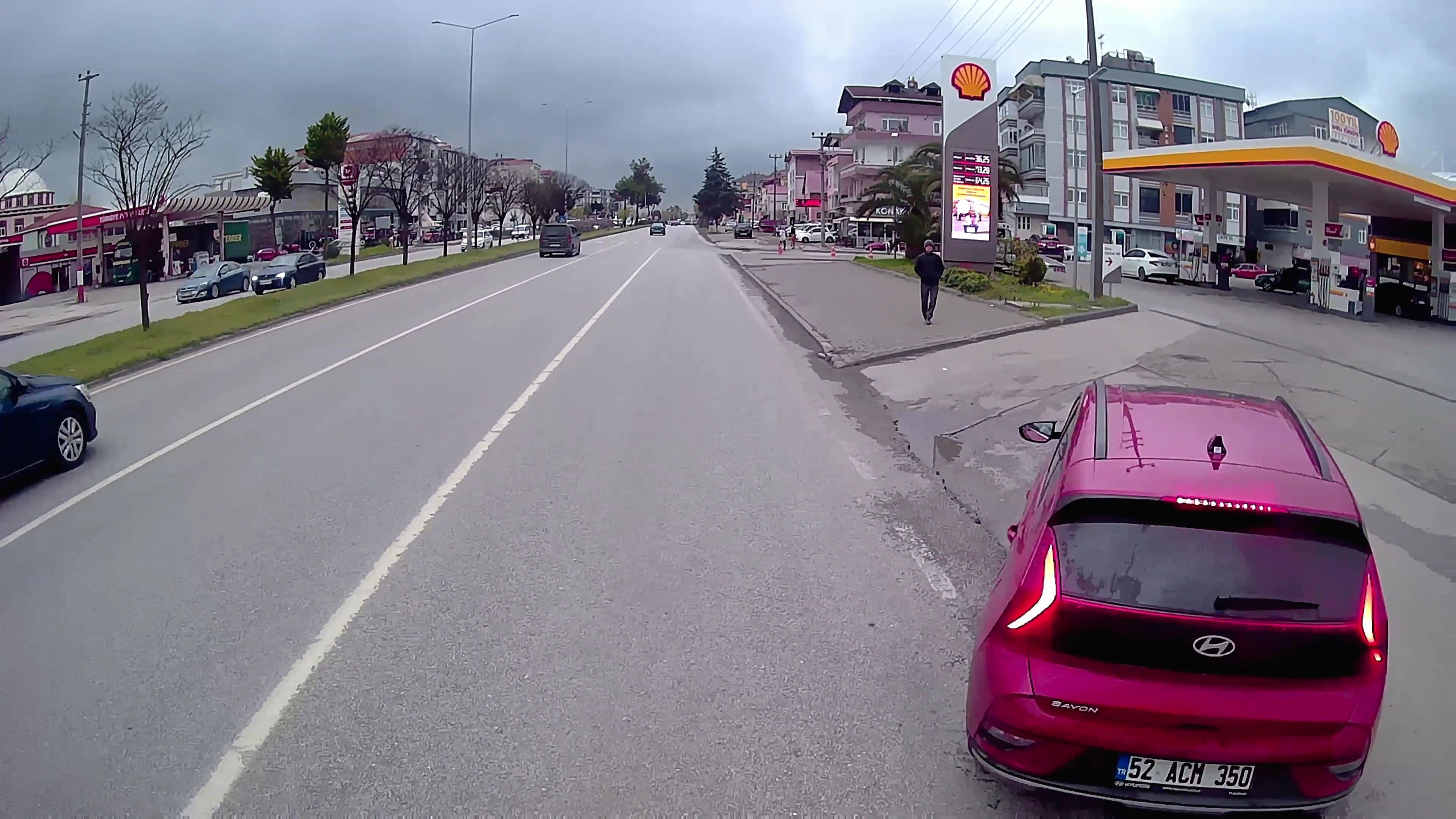 40 tonluk tırın önüne kırdı: Samsun’da yürekler ağza geldi!