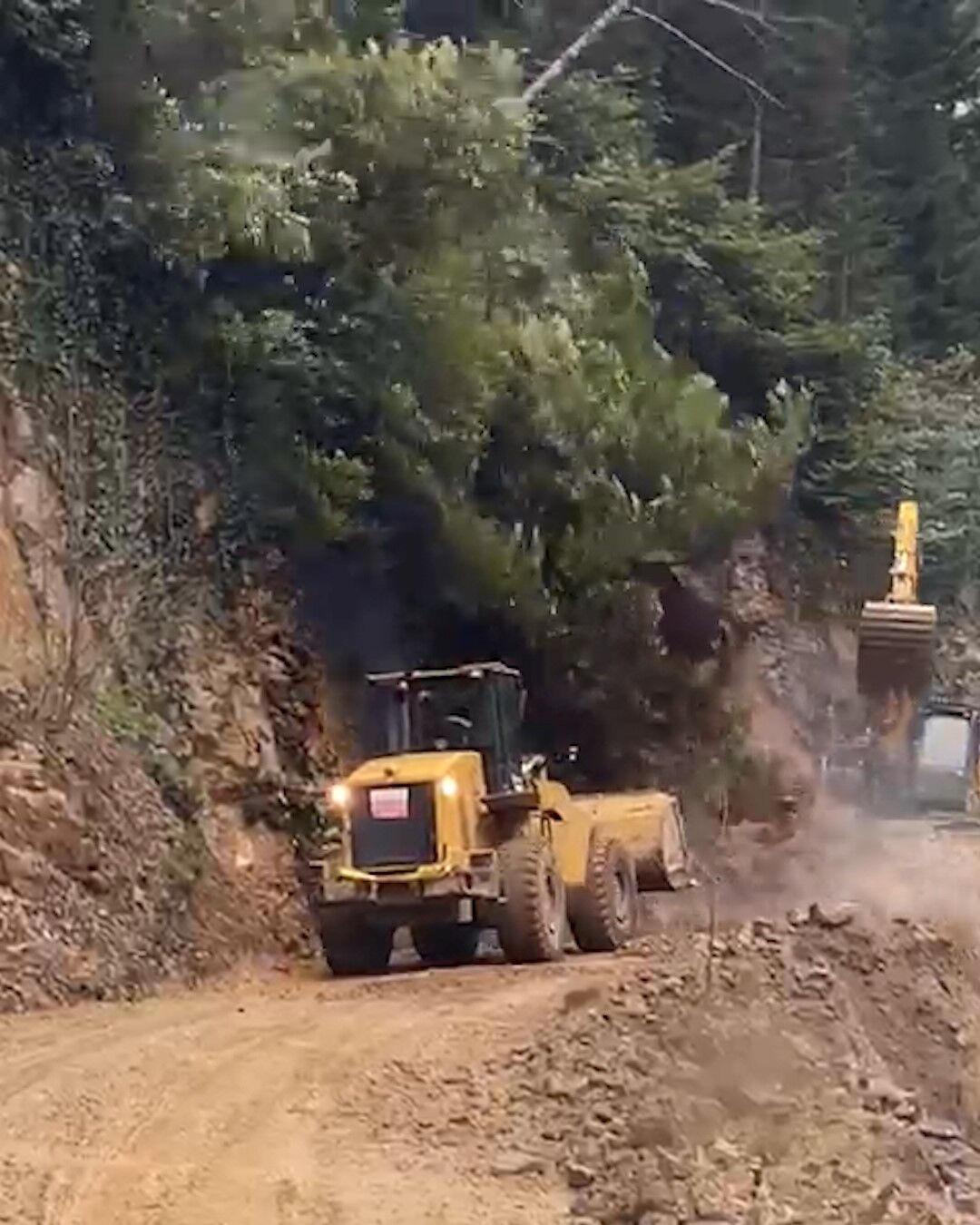 Rize’de operatör ölümden saniyelerle kurtuldu