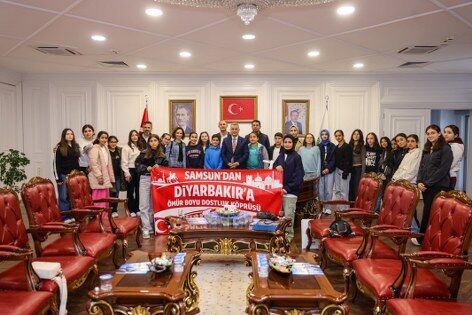 Başkan Kurnaz, Diyarbakırlı öğrencileri ağırladı