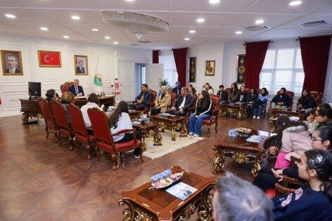 Başkan Kurnaz, Diyarbakırlı öğrencileri ağırladı