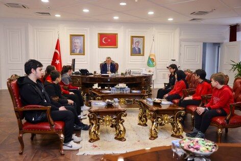 Başkan Kurnaz, Diyarbakırlı öğrencileri ağırladı