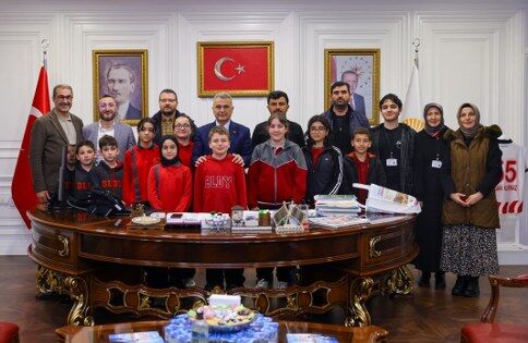 Başkan Kurnaz, Diyarbakırlı öğrencileri ağırladı