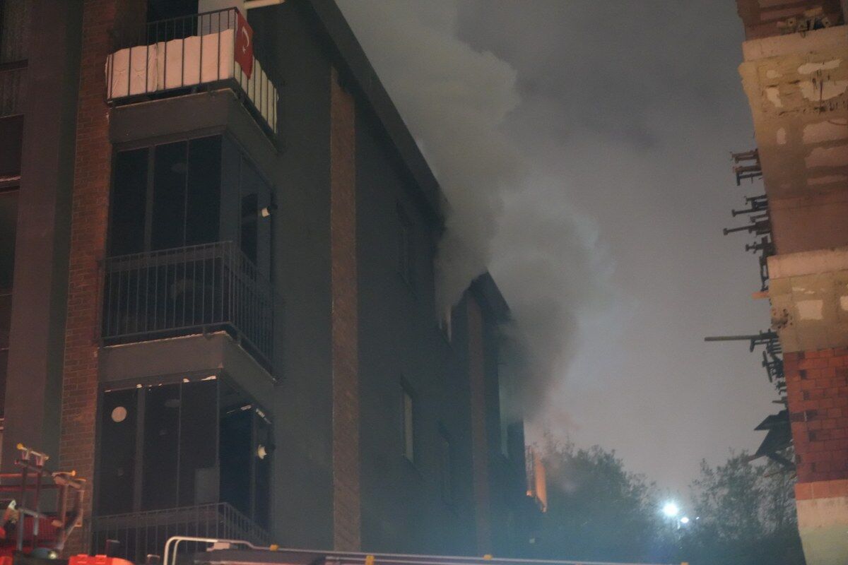 A W695101 04 1200X800