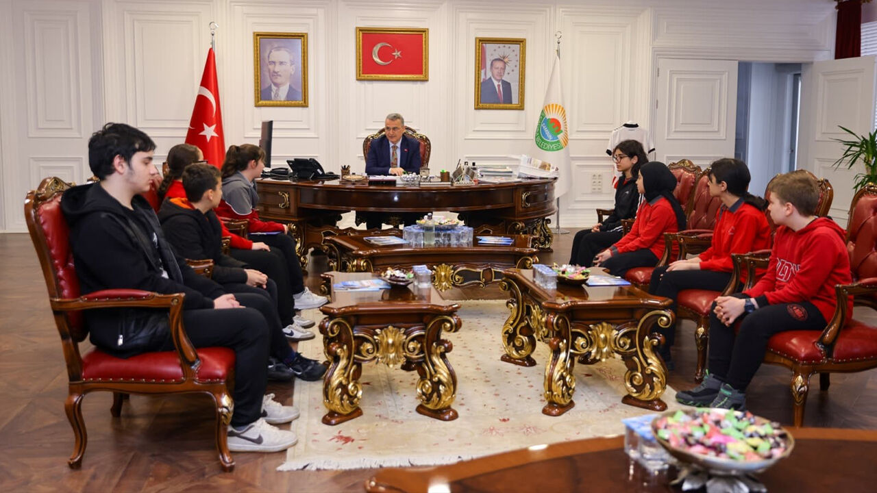 Başkan İhsan Kurnaz, Diyarbakırlı öğrencileri ağırladı