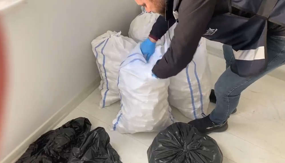 samsun haber: Samsun'da eve baskın! On binlerce adet geçirildi 