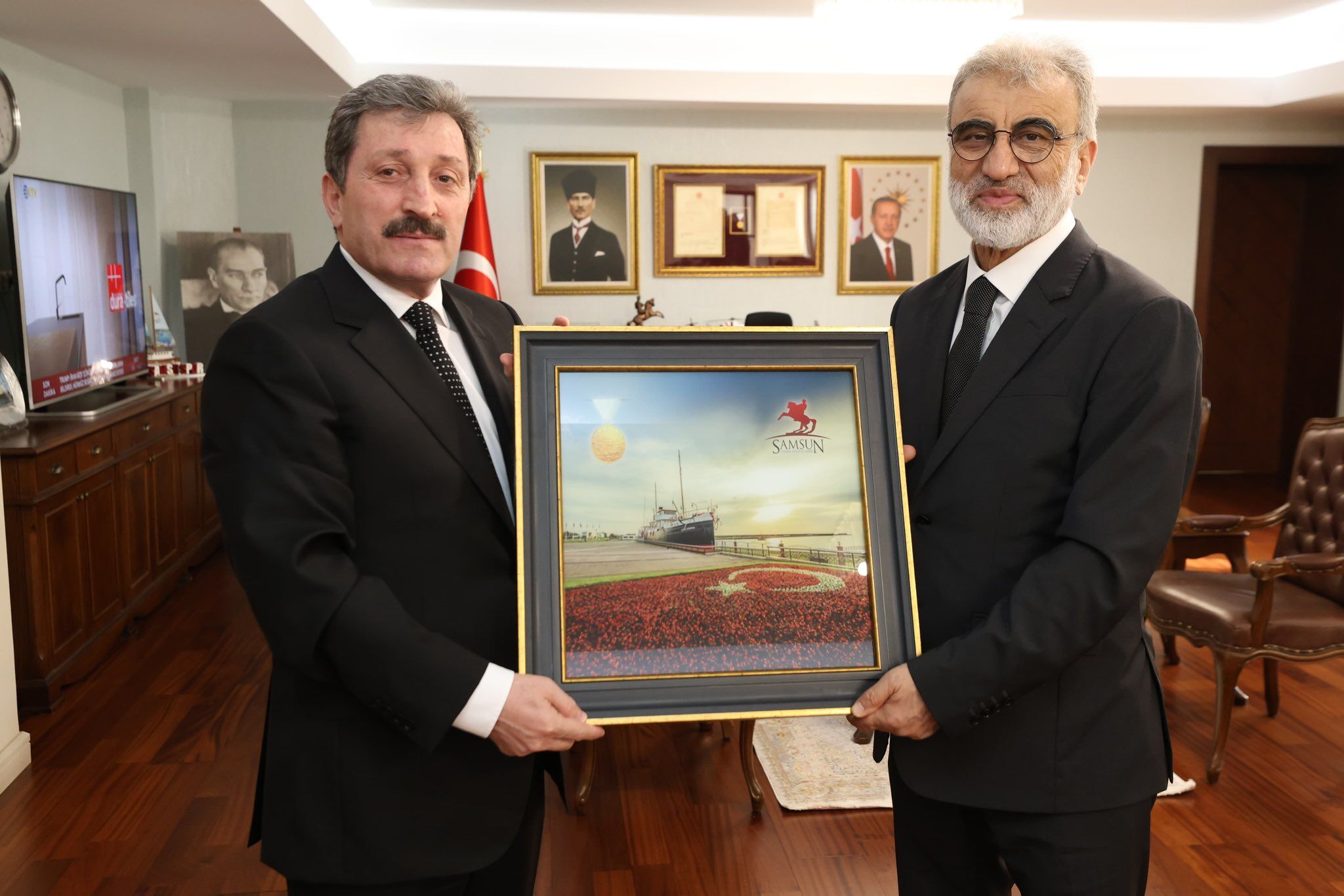 Eski Enerji ve Tabii Kaynaklar Bakanı Taner Yıldız Samsun'da