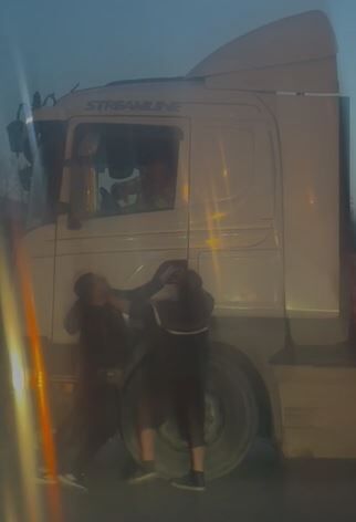 Samsun’da yol ortasında gerginlik! Vatandaşlar araya girdi