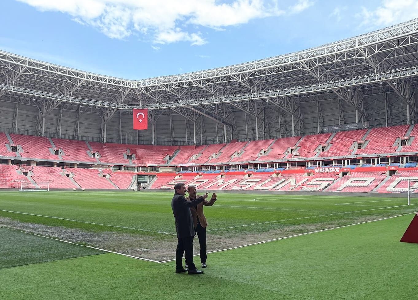 Vali Orhan Tavlı Samsunspor’un mabedini ziyaret etti