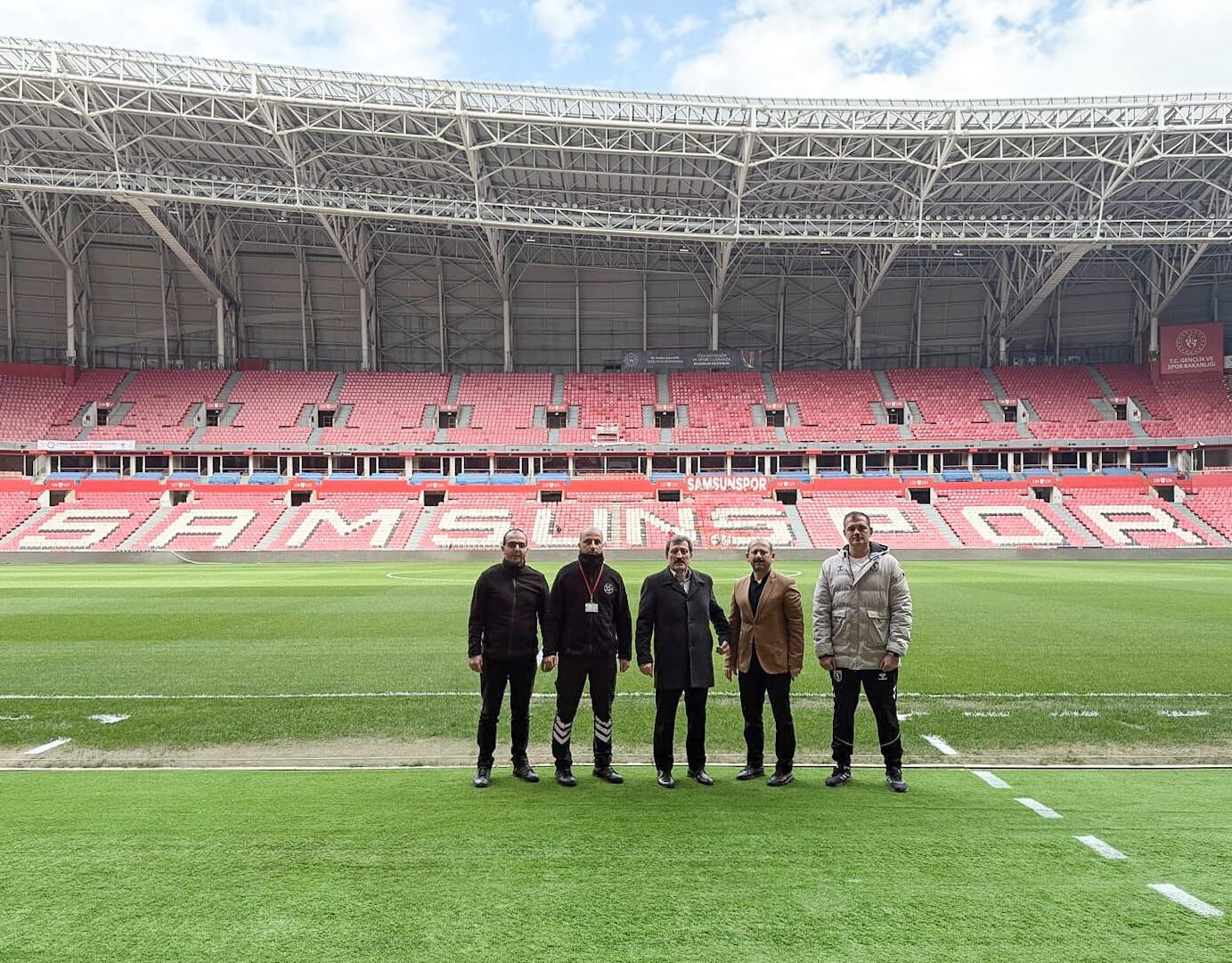 Vali Orhan Tavlı Samsunspor’un mabedini ziyaret etti
