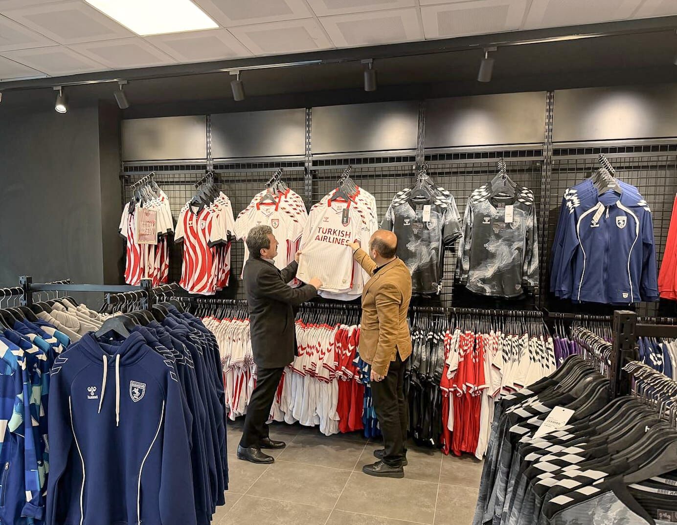 Vali Orhan Tavlı Samsunspor’un mabedini ziyaret etti