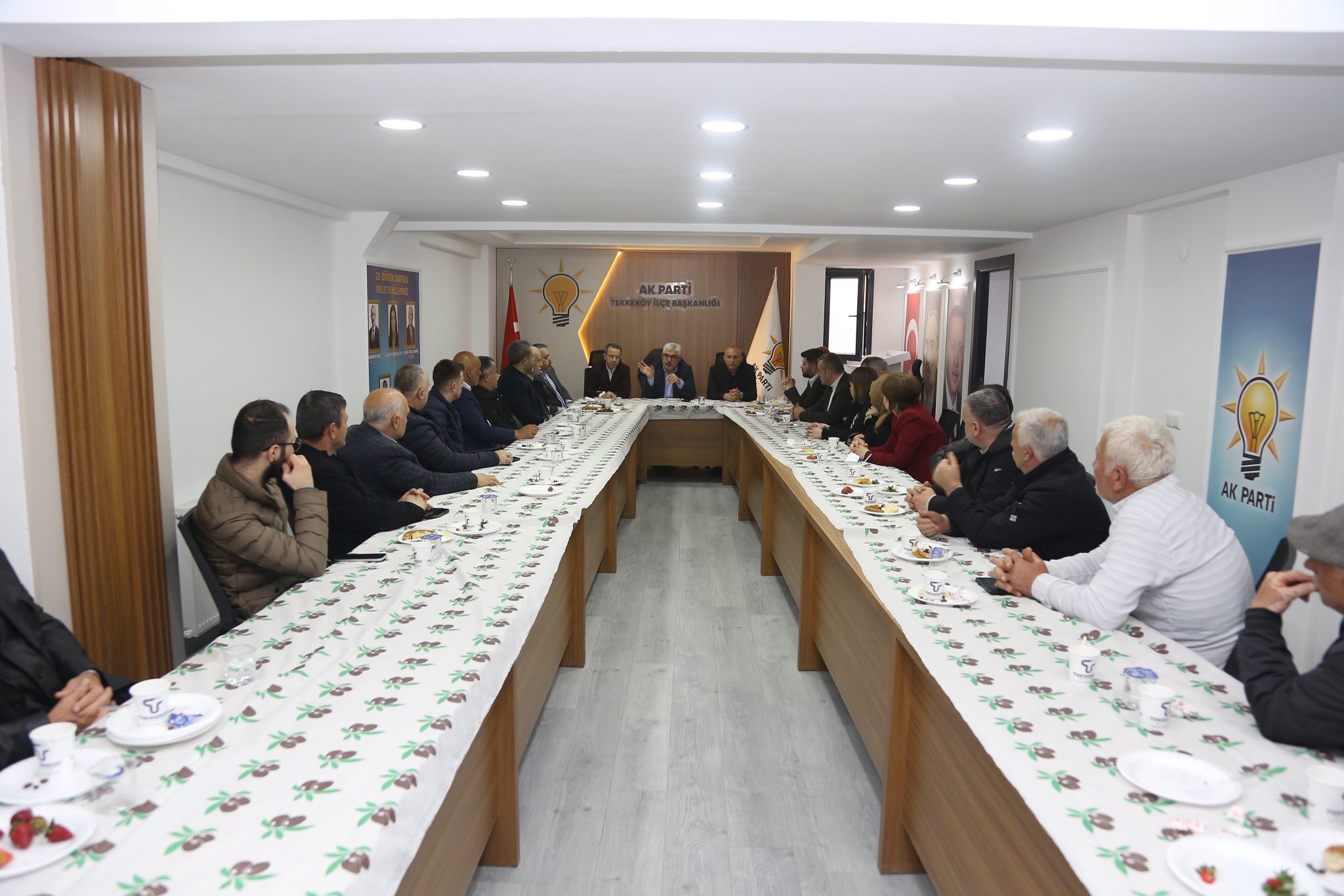 AK Partili Ersan Aksu Tekkeköy teşkilatıyla buluştu