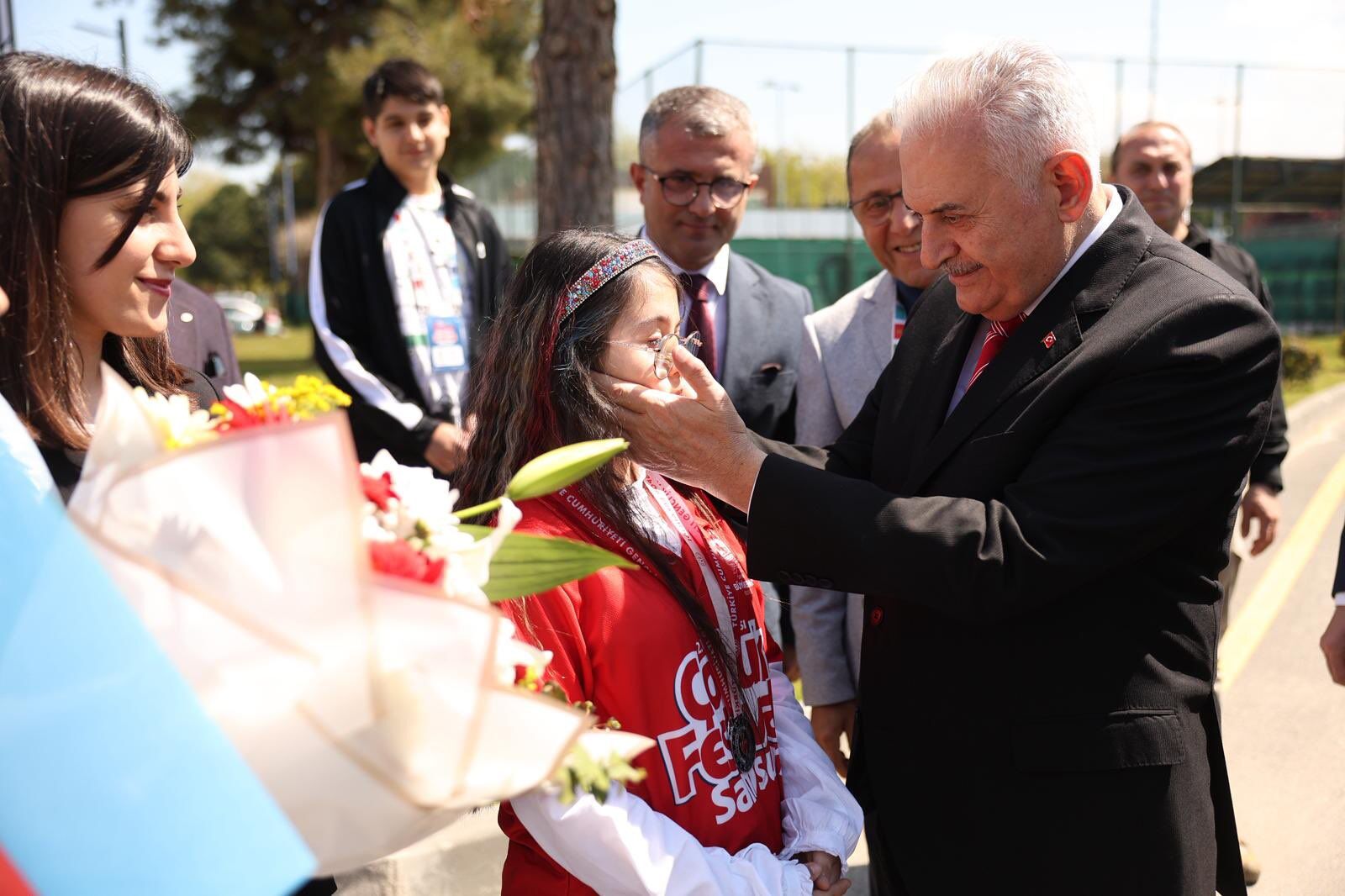 Eski Başbakan Binali Yıldırım’dan Samsun’daki çocuk festivaline övgü