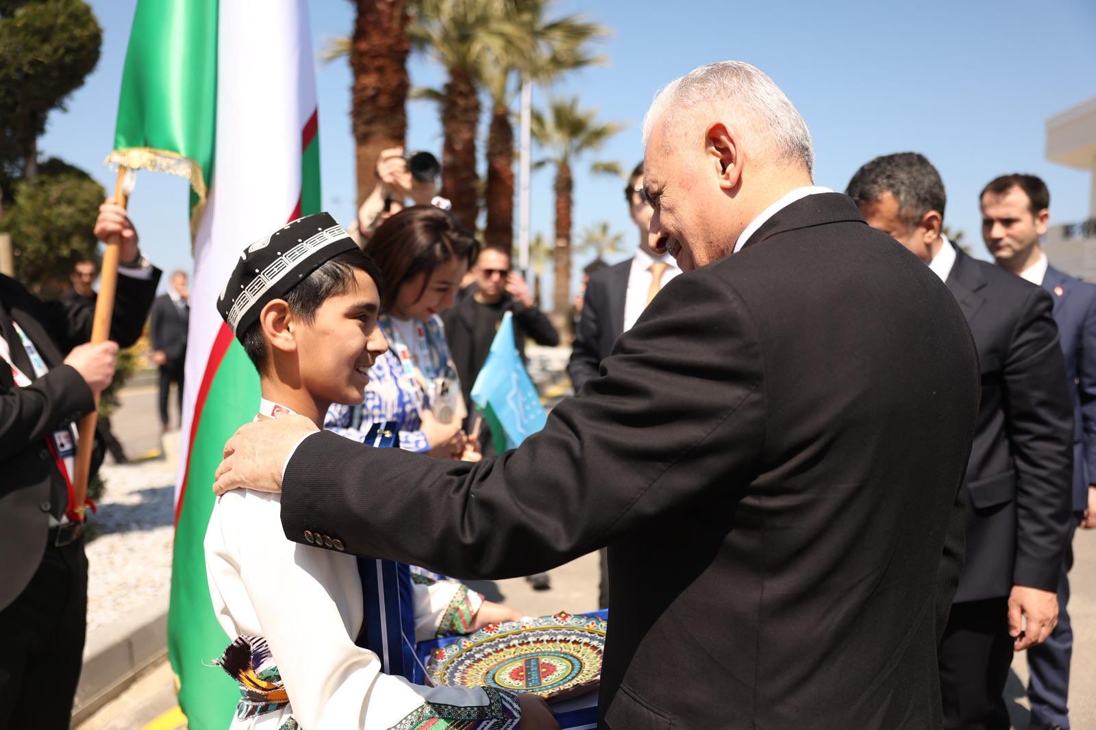 Eski Başbakan Binali Yıldırım’dan Samsun’daki çocuk festivaline övgü