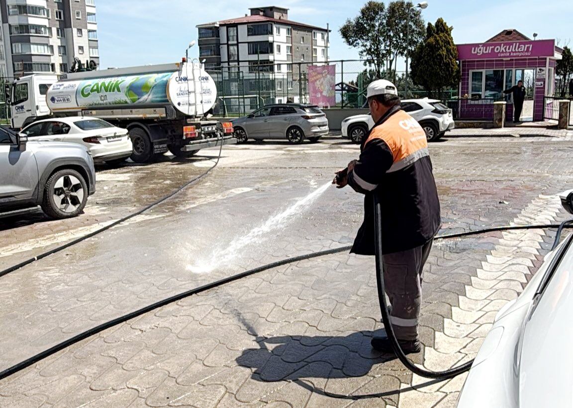 Canik’te temizlik çalışmaları devam ediyor