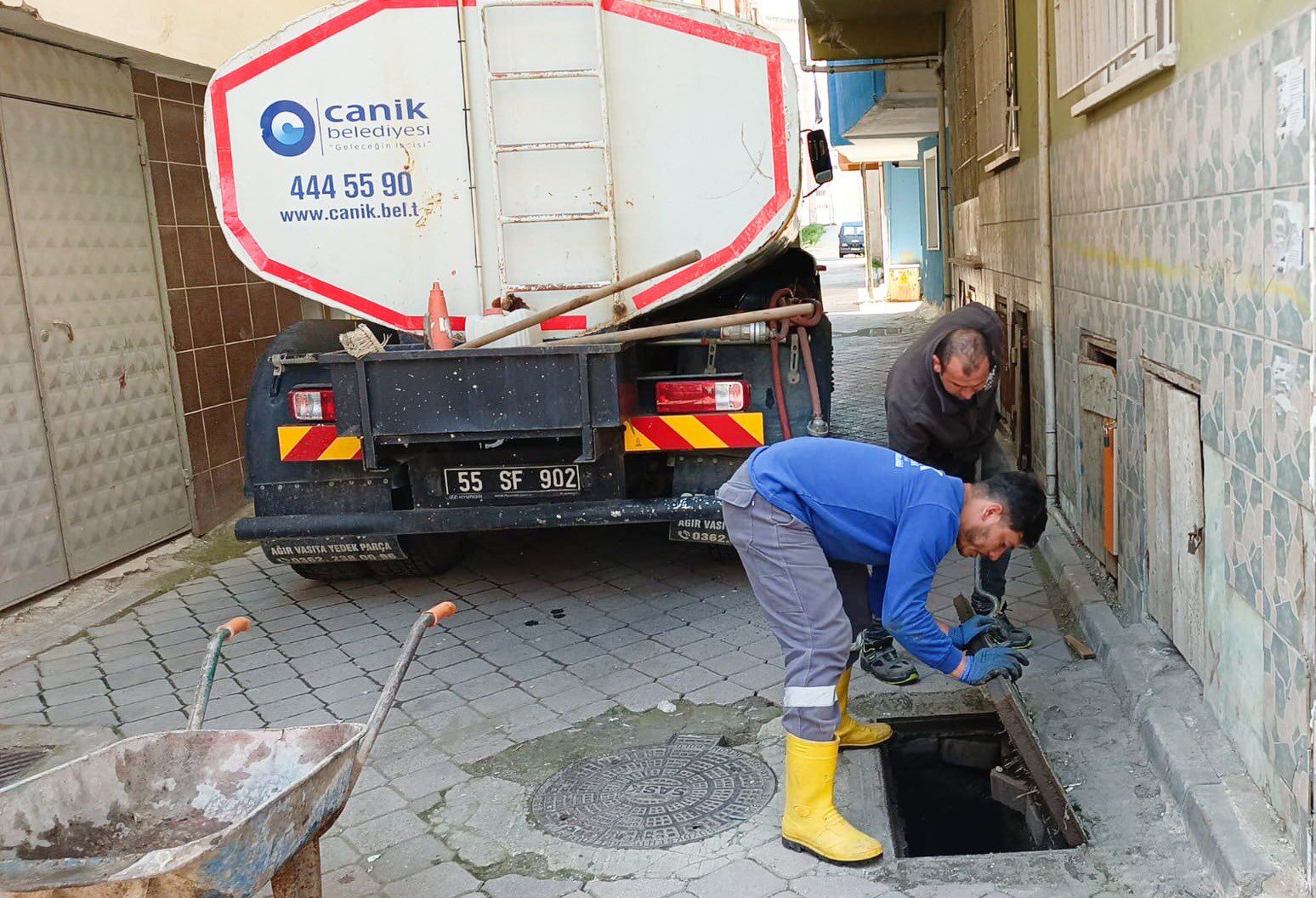Canik’te sokak sokak mazgal temizliği
