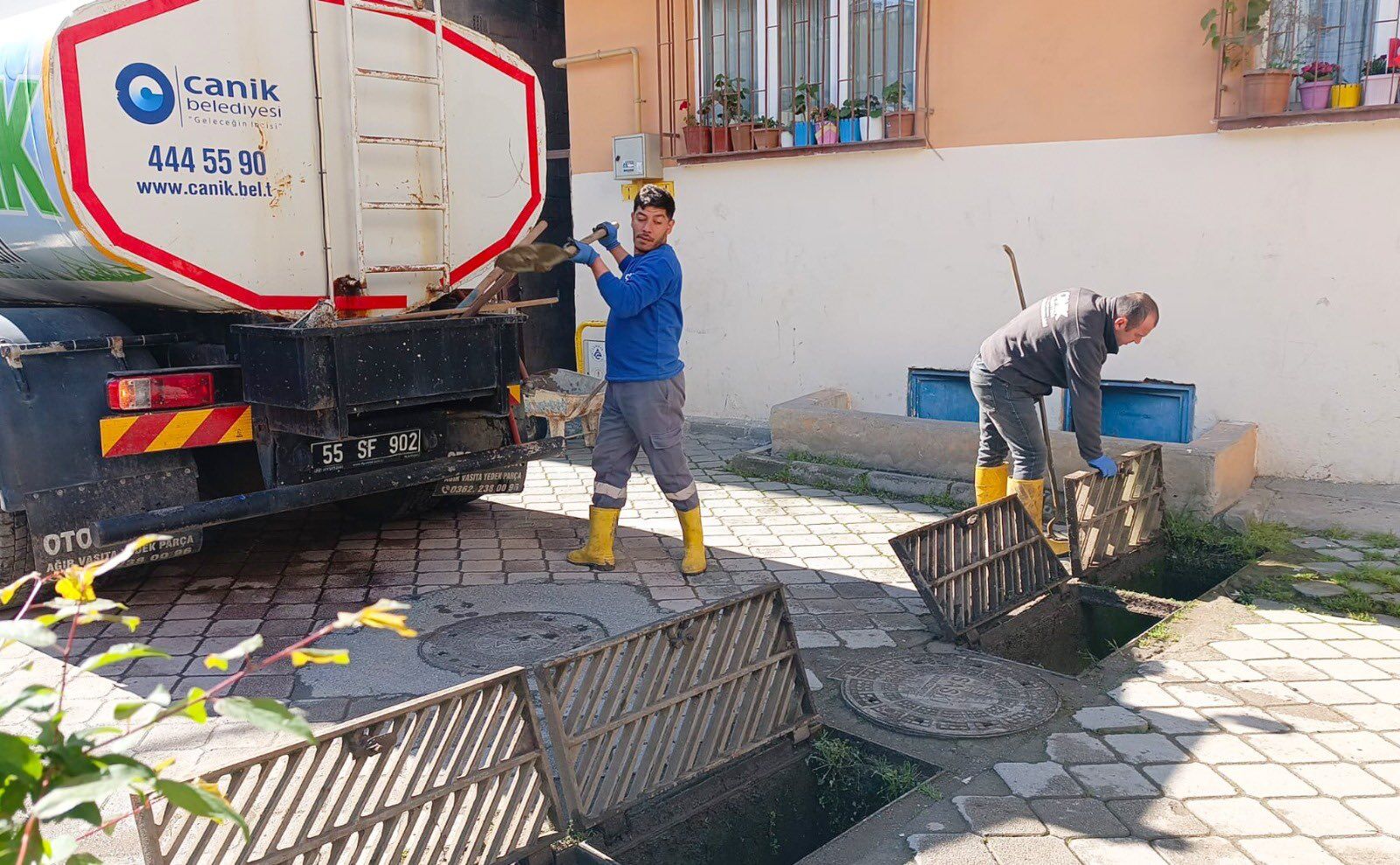 Canik’te sokak sokak mazgal temizliği
