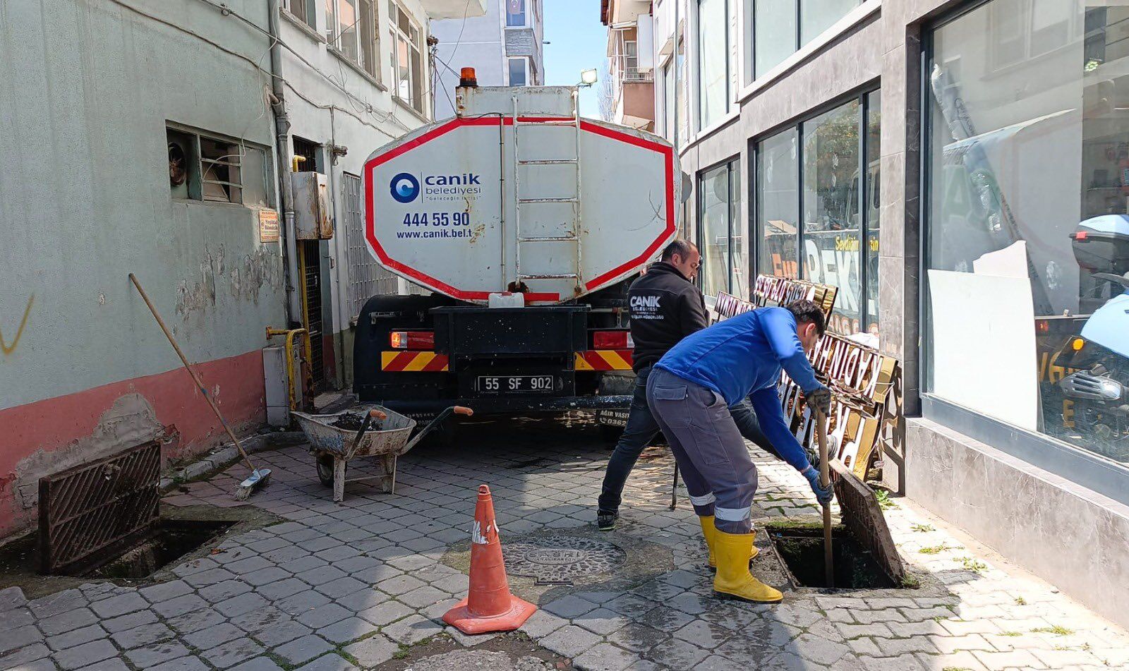 Canik’te sokak sokak mazgal temizliği