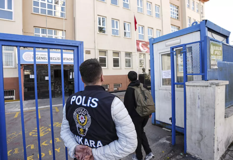 Okul önünde yeni uygulama! 81 ilde teyakkuza geçildi 