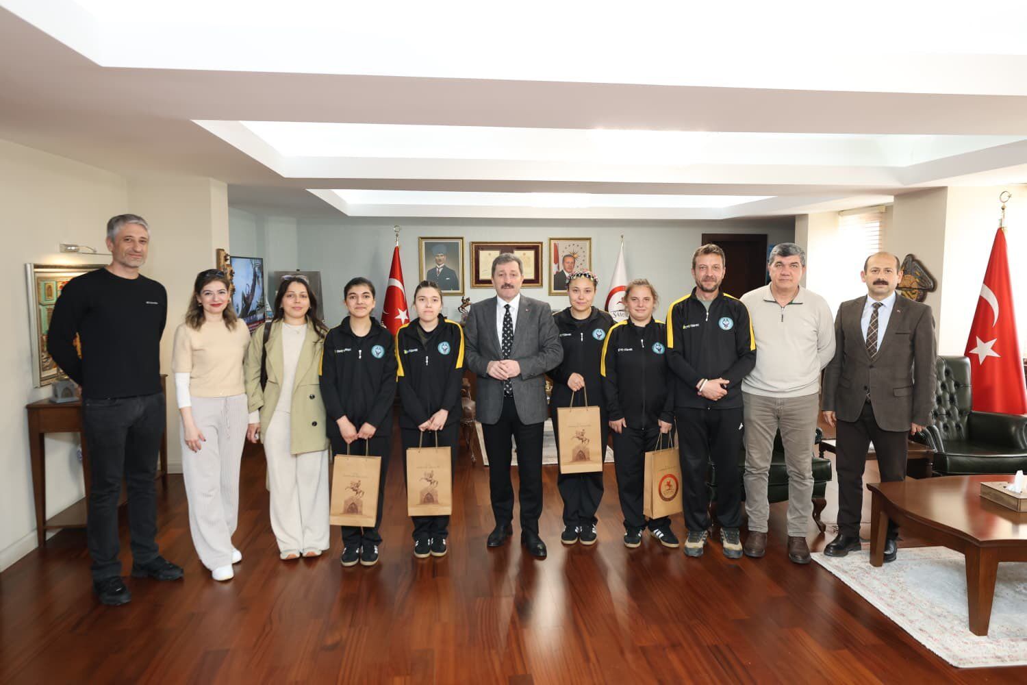 Özel sporcular Samsun’da! Vali Orhan Tavlı'ya ziyaret