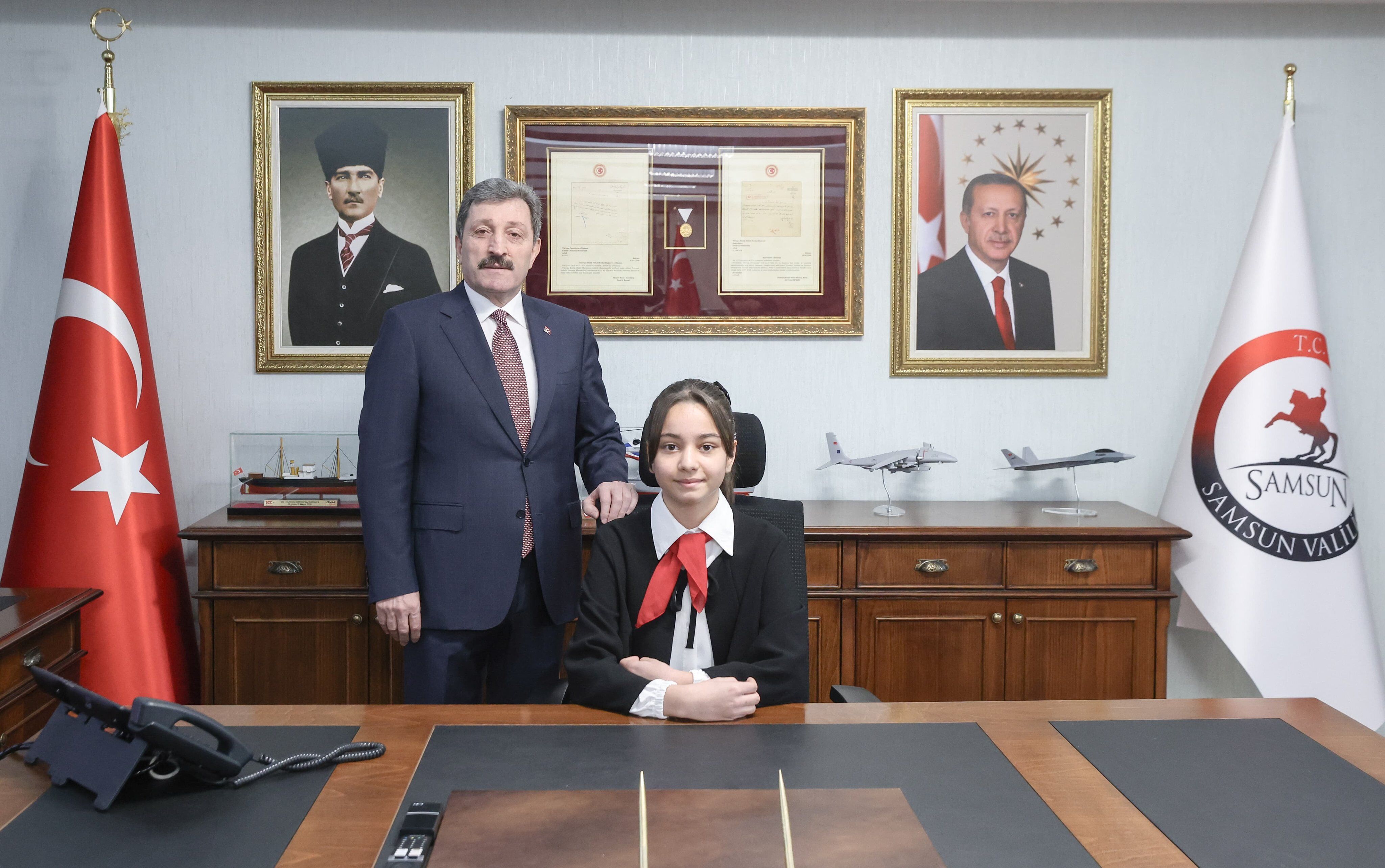 Samsun Valisi Orhan Tavlı makamını Diclenur Karahisar’a devretti